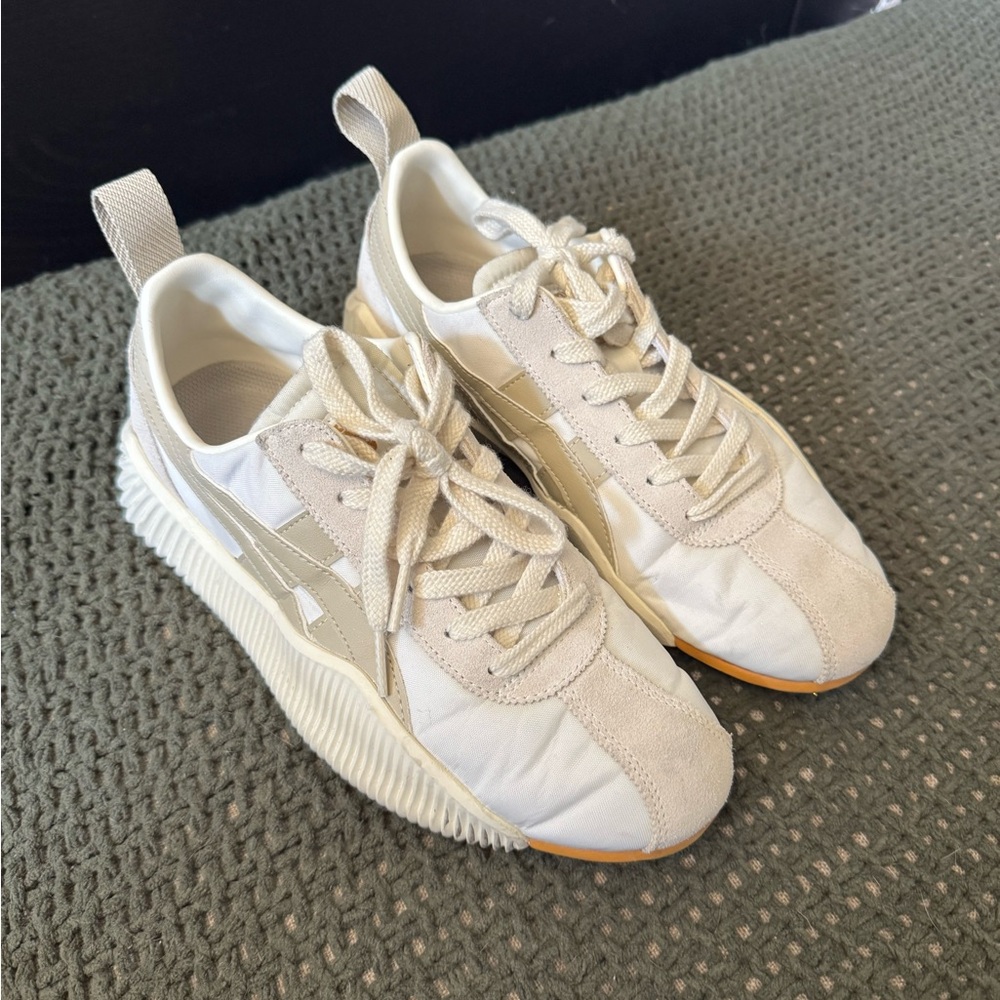 Onitsuka Tiger ACROMOUNT Cream Putty Unisex Sneakers (Men's 5.5, Women's 7.5)